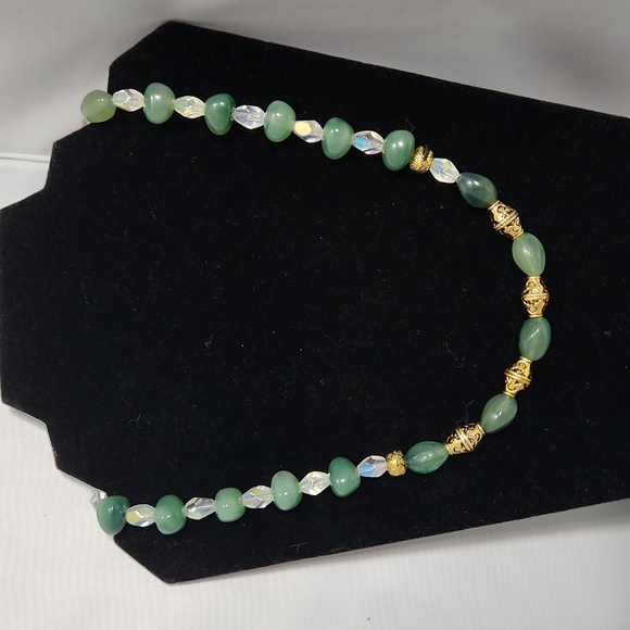 Elegant Green and Gold Beaded Necklace - Picture 1 of 5